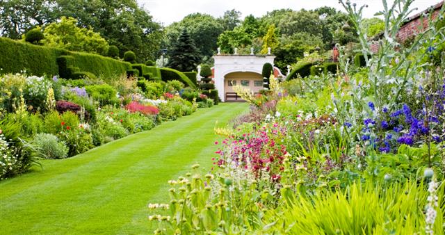 arley_hall_3_arley_double_herbaceous_borders_2_july_07_r_w_small