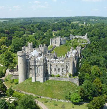 arundel_castle_aerial_photograph_2small.jpg